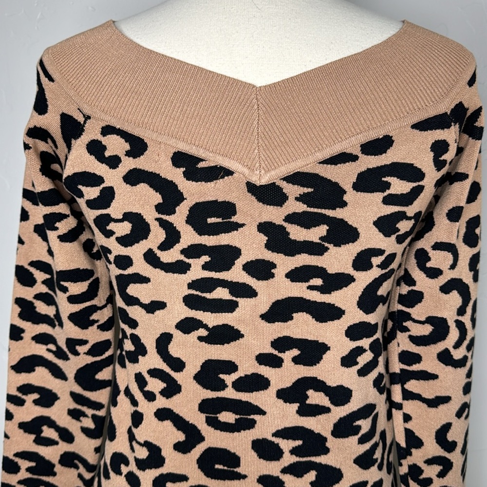 NWT Guess off the shoulder Leopard sweater Size Medium - Picture 7 of 12